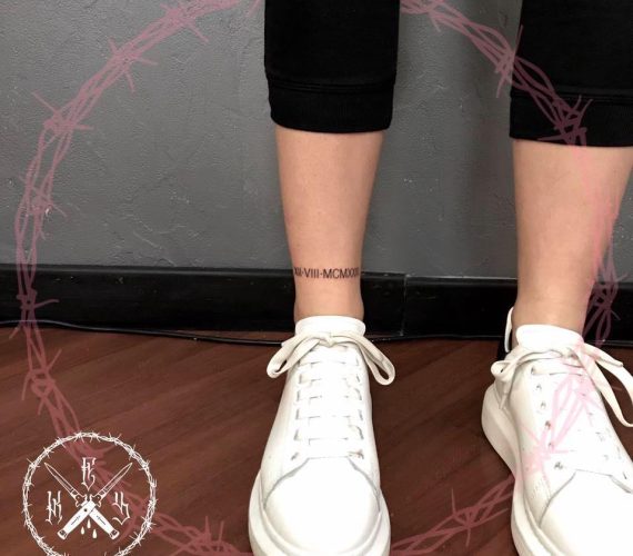 Tatuaggio Minimal Caviglia Dettaglio - Soul Skin Ink Tatuaggi Piercing Trucco Permanente Parabiago