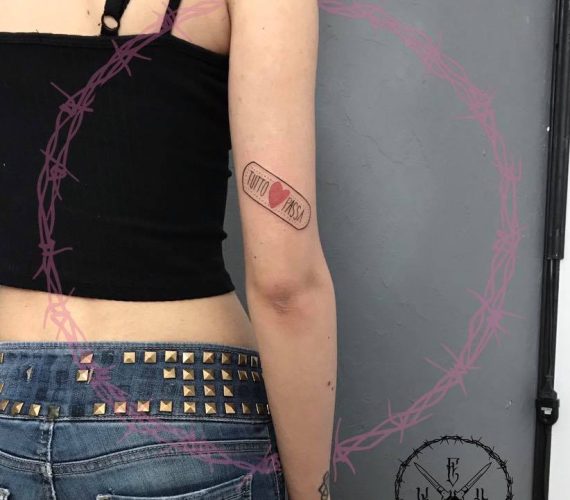 Tatuaggio Minimal Gomito Dettaglio - Soul Skin Ink Tatuaggi Piercing Trucco Permanente Parabiago