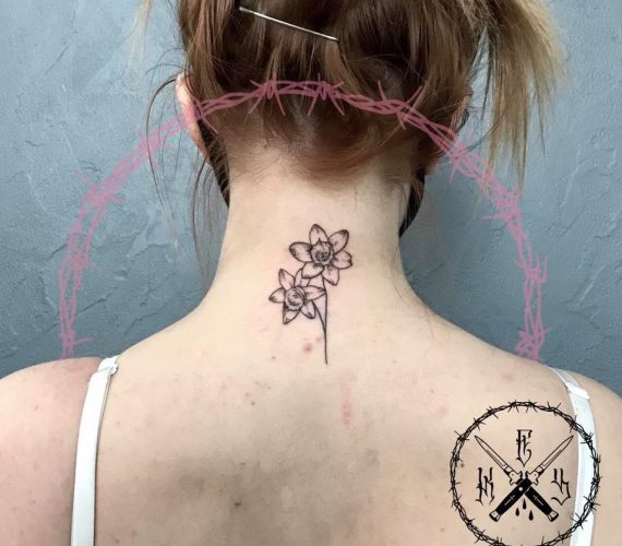 Tatuaggio Minimal Collo Dettaglio - Soul Skin Ink Tatuaggi Piercing Trucco Permanente Parabiago