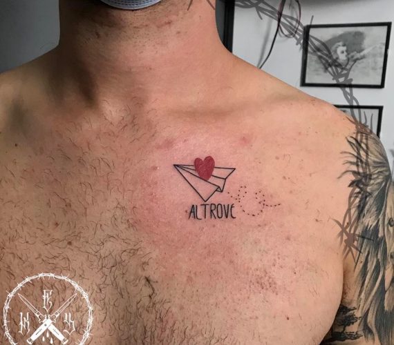 Tatuaggio Minimal Petto Dettaglio - Soul Skin Ink Tatuaggi Piercing Trucco Permanente Parabiago